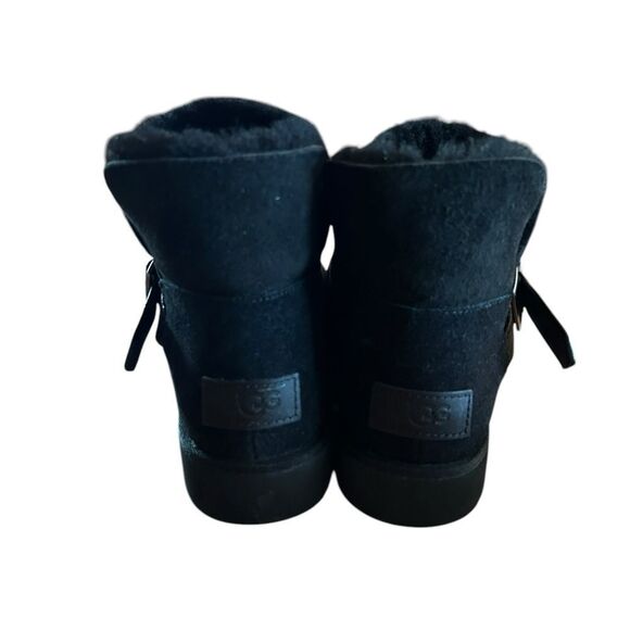 UGG romely short buckle in Black Shearling 6 - Picture 7 of 9